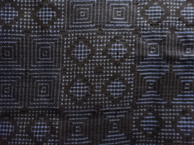 アンティーク　市松に重ね枡模様織り出し本場泥大島紬着物